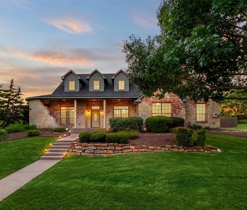 105 Country Ridge Court, Red Oak TX 75154