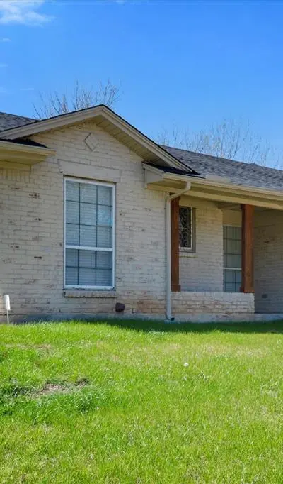 2316 Gilbert Circle, Arlington TX 76010 - Photo 2