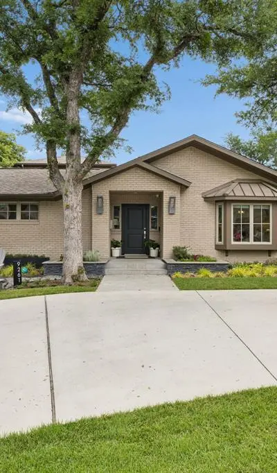 9261 Meadowglen Drive, Dallas TX 75238