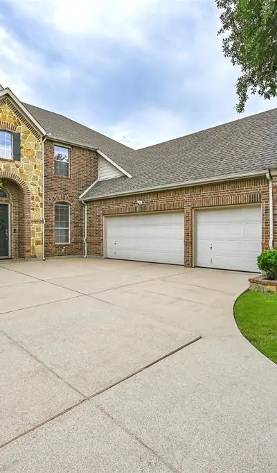 2659 Bridgewater Drive, Grand Prairie TX 75054 - Photo 2