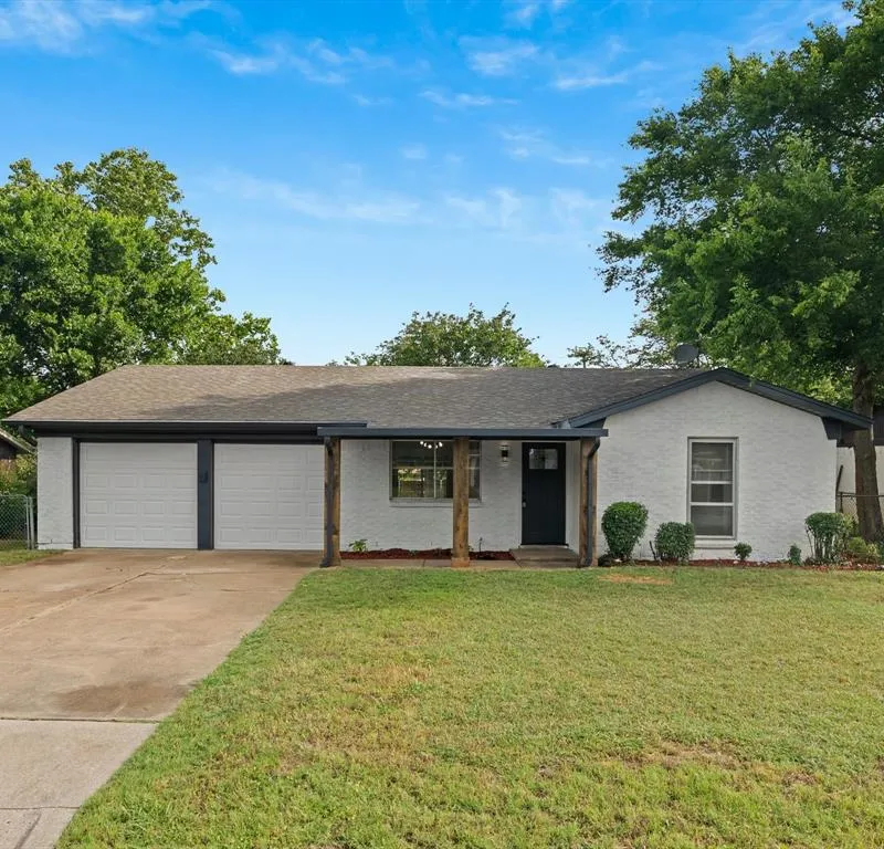 5925 Hanson Drive, Watauga TX 76148