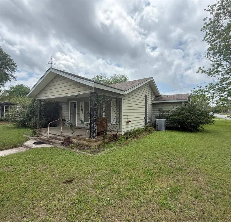 409 Dixon Street, Cleburne TX 76033