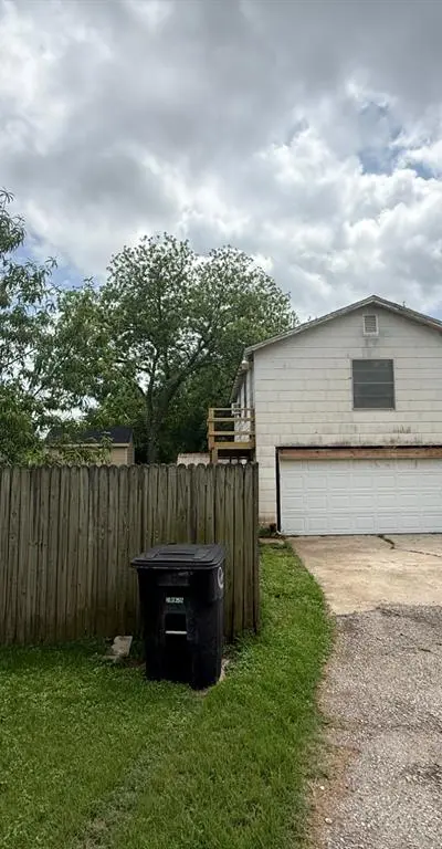 409 Dixon Street, Cleburne TX 76033 - Photo 4