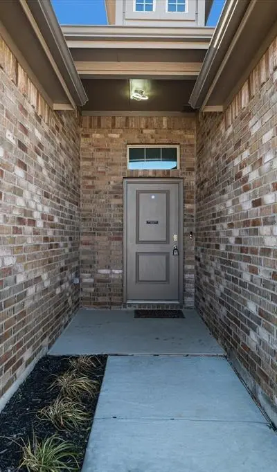 413 drowsy water Trail, Fort Worth TX 76131 - Photo 2