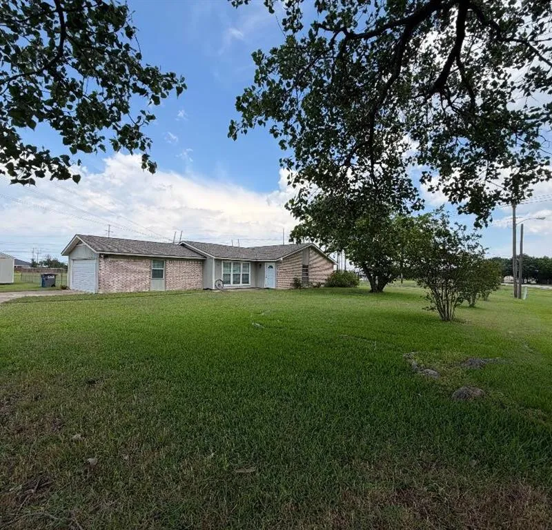 106 Pebble Creek Drive, Red Oak TX 75154