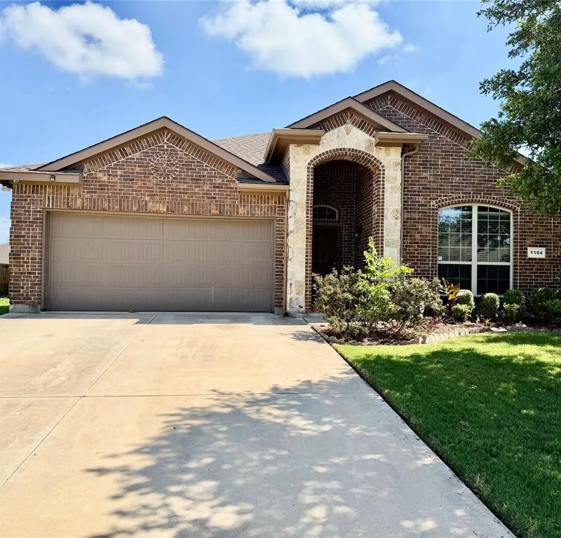 1104 Crest Ridge Drive, Glenn Heights TX 75154