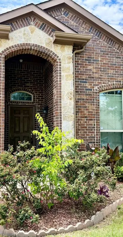 1104 Crest Ridge Drive, Glenn Heights TX 75154 - Photo 2