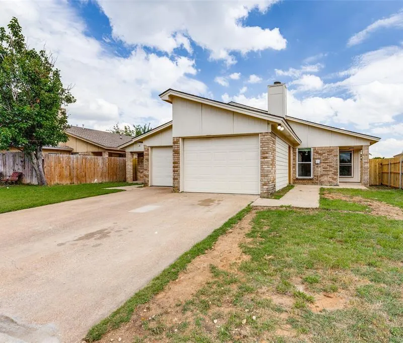 3219 Green Ridge Street, Fort Worth TX 76133