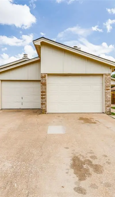 3219 Green Ridge Street, Fort Worth TX 76133 - Photo 2
