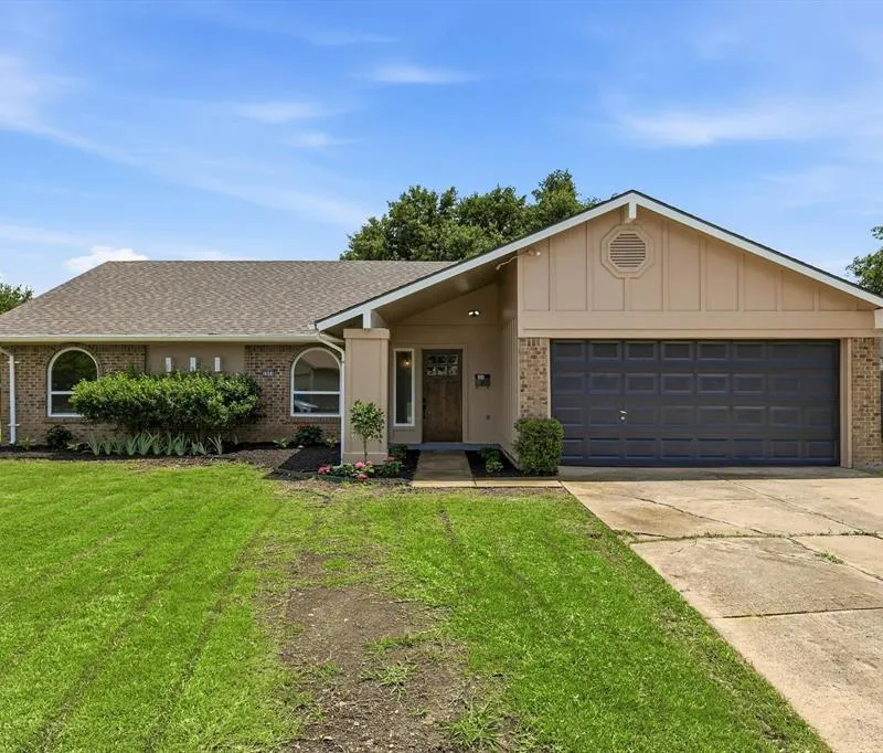 2804 Elk Grove Road, Carrollton TX 75007