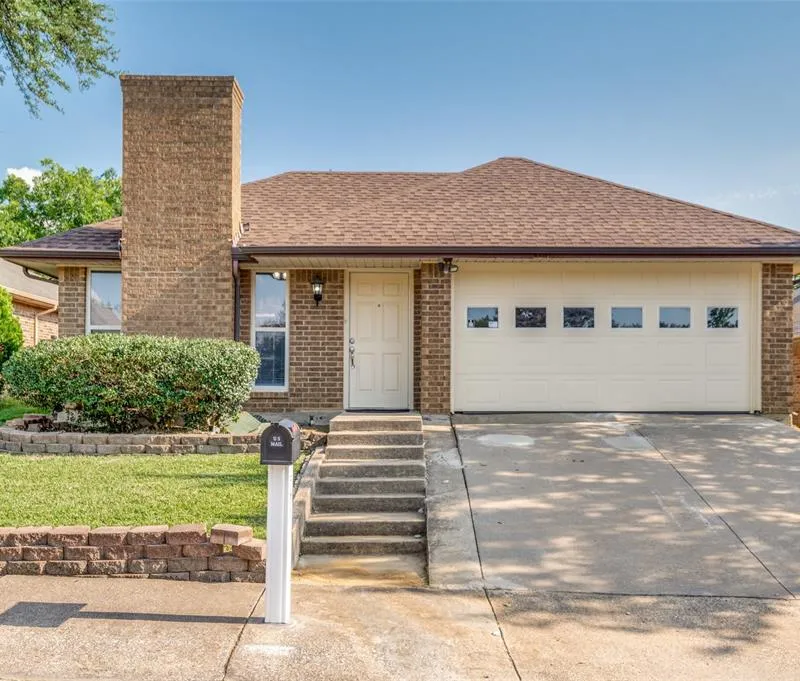 2208 Cedarcrest Drive, Carrollton TX 75007