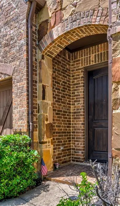 419 Paluxy Drive, Irving TX 75039 - Photo 2