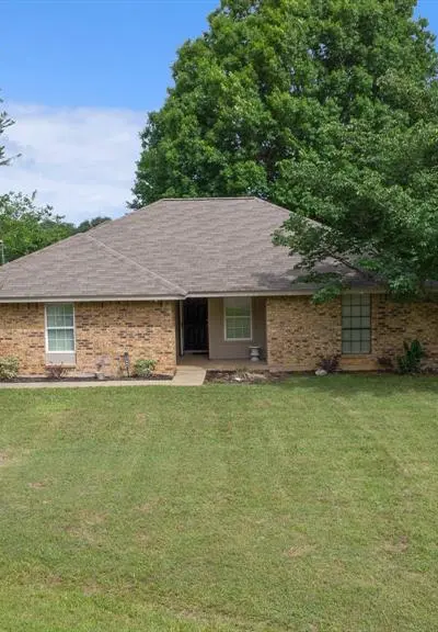 2944 Whispering Creek Lane, Burleson TX 76028