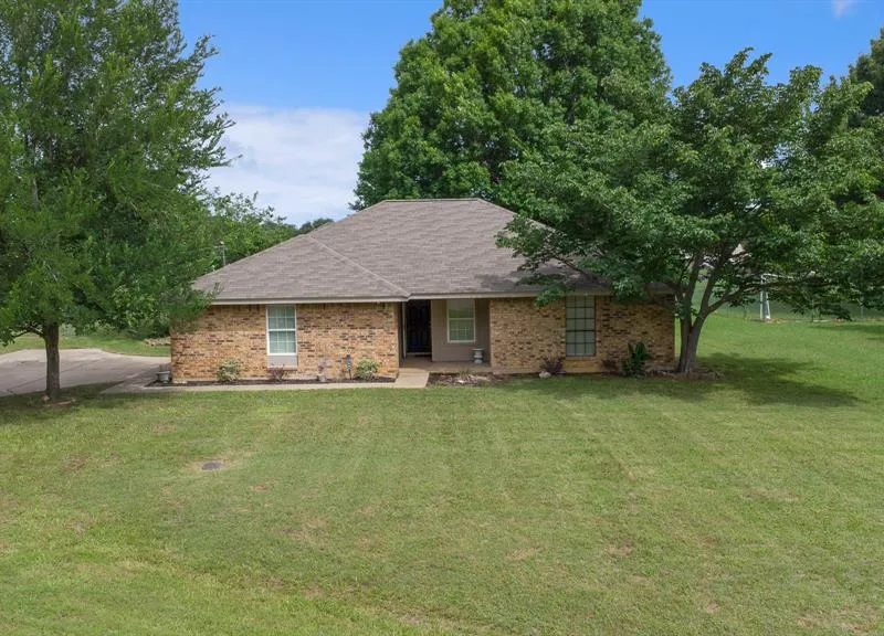 2944 Whispering Creek Lane, Burleson TX 76028