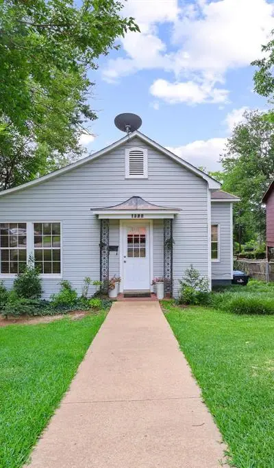 1322 W Chestnut Street, Denison TX 75020