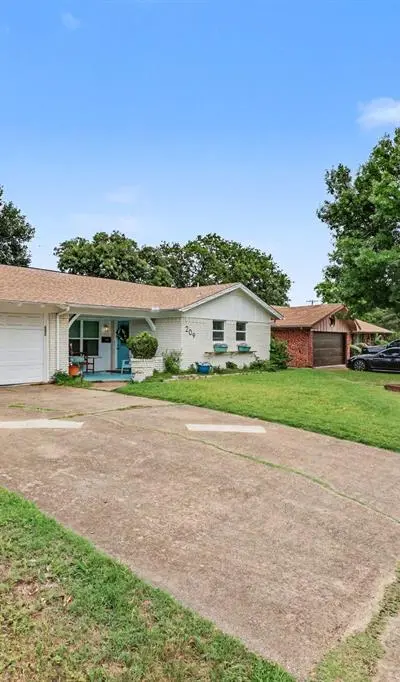 209 Linda Lane, Irving TX 75062 - Photo 2
