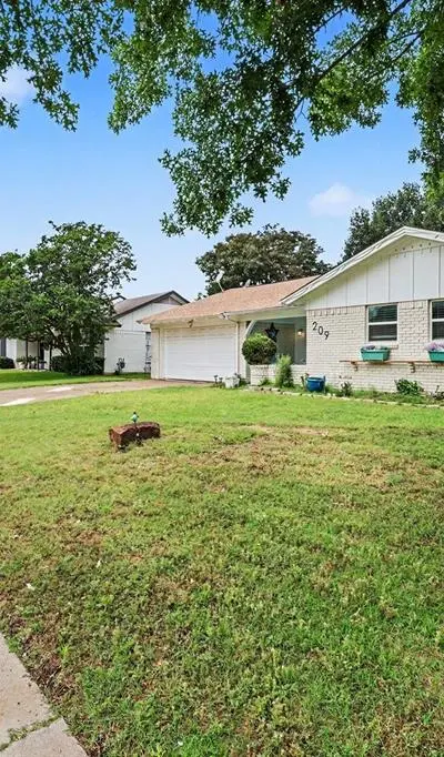 209 Linda Lane, Irving TX 75062 - Photo 3