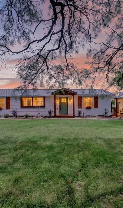 704 Spring Miller Court, Arlington TX 76002