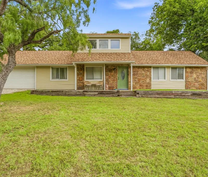 2916 Waterwood Drive, Granbury TX 76048