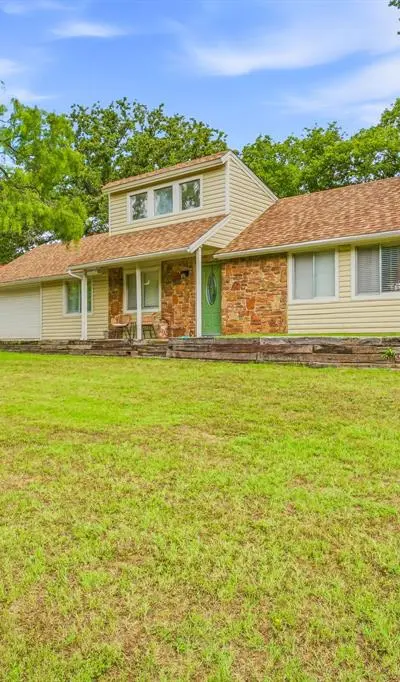 2916 Waterwood Drive, Granbury TX 76048 - Photo 3