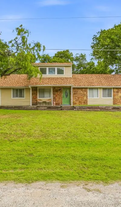 2916 Waterwood Drive, Granbury TX 76048 - Photo 4