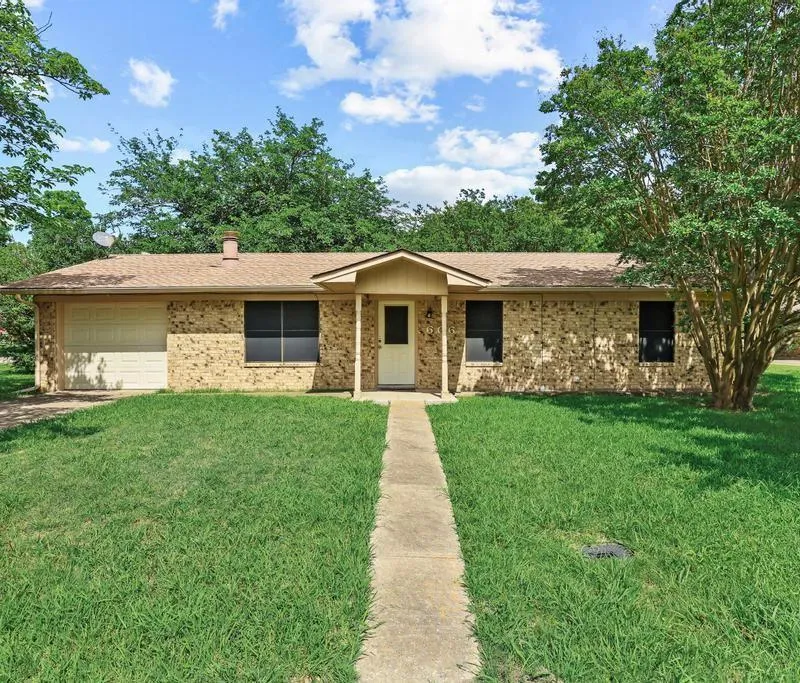 606 Hunter Street, Bonham TX 75418