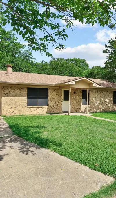606 Hunter Street, Bonham TX 75418 - Photo 2