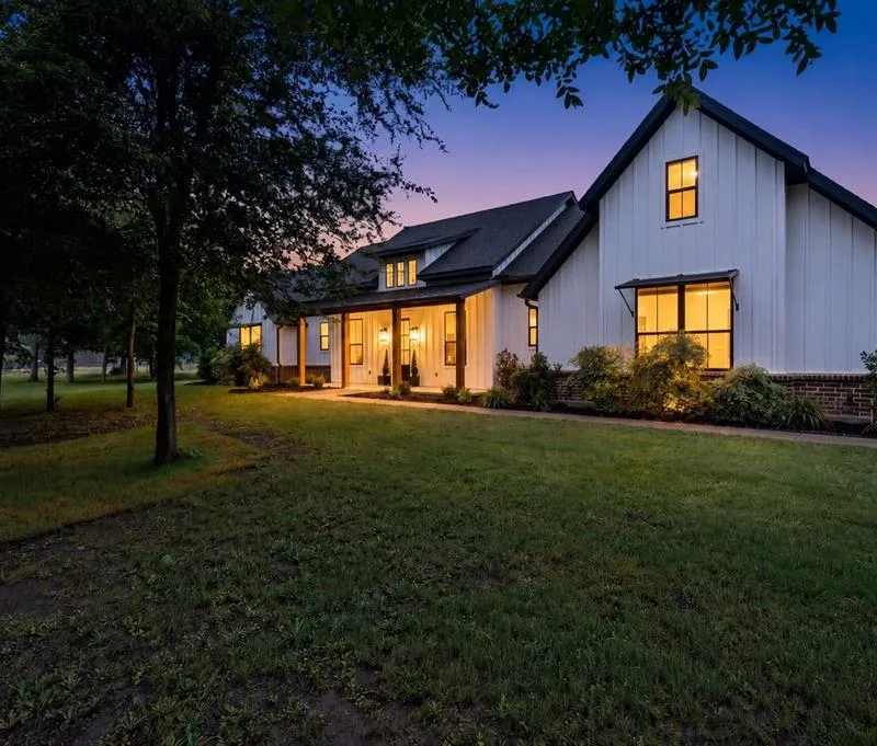 205 Deer Glade Court, Azle TX 76020