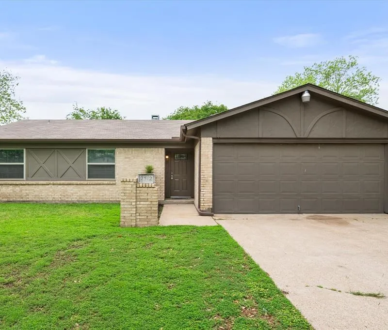 2512 Colleen Drive, Arlington TX 76016