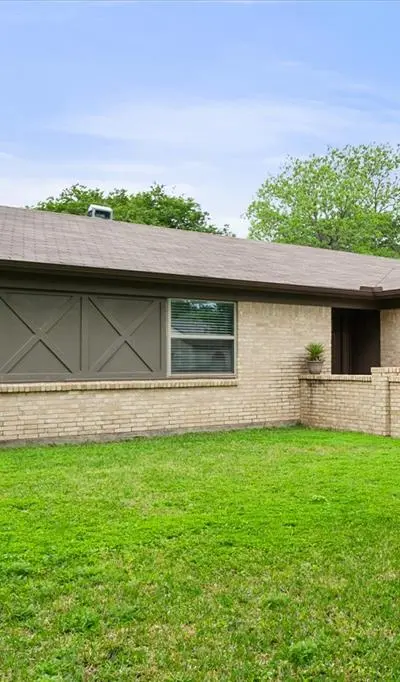 2512 Colleen Drive, Arlington TX 76016 - Photo 2
