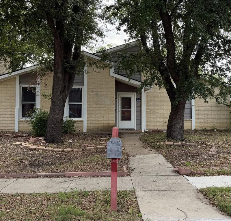 1882 Hillcrest Drive, Lewisville TX 75077