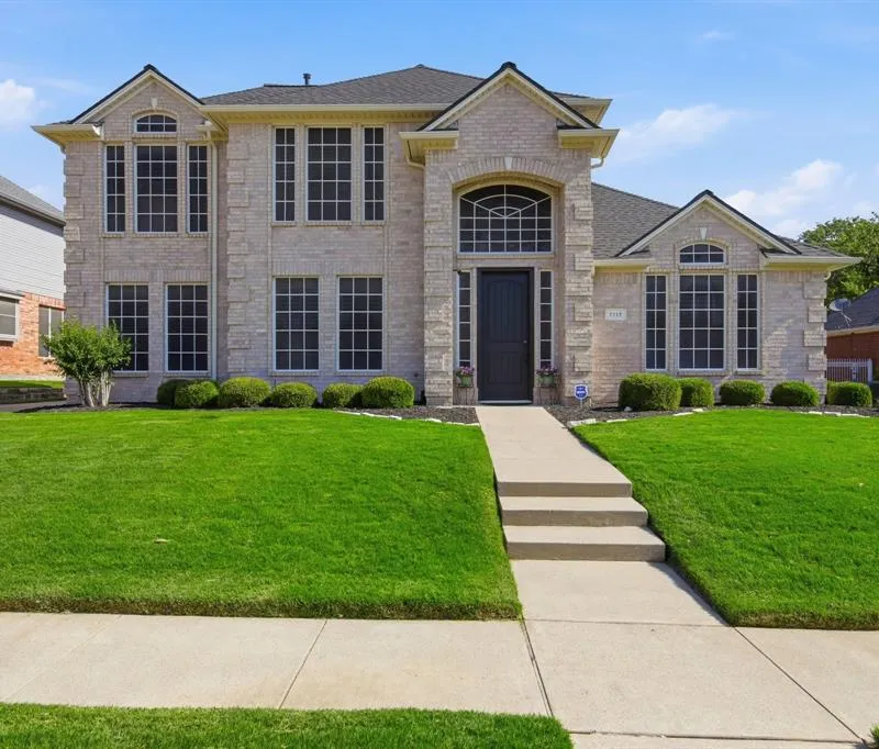 1117 Crestview Drive, Bedford TX 76021