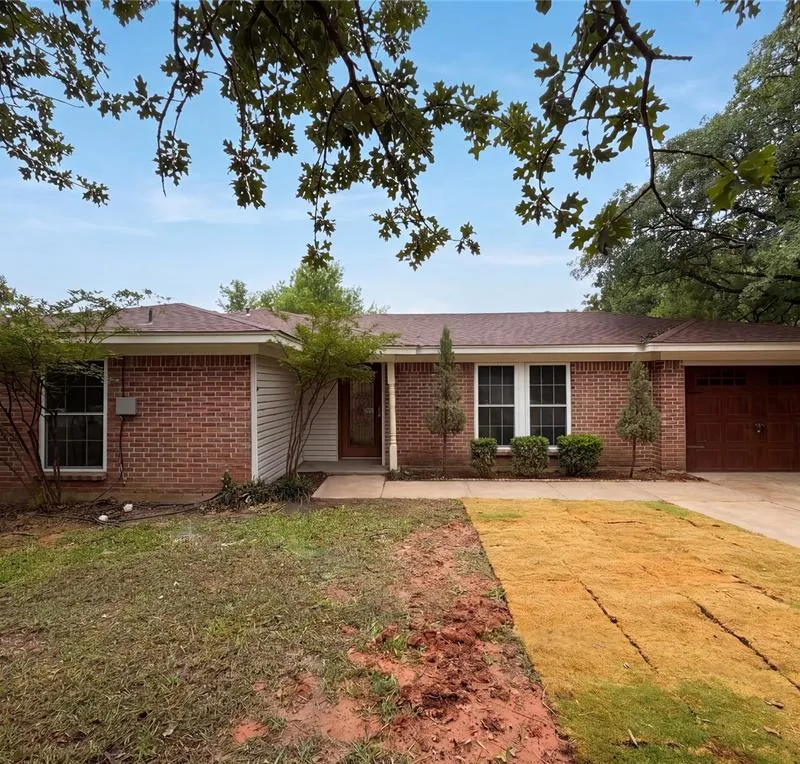 512 Lake Crest Parkway, Azle TX 76020