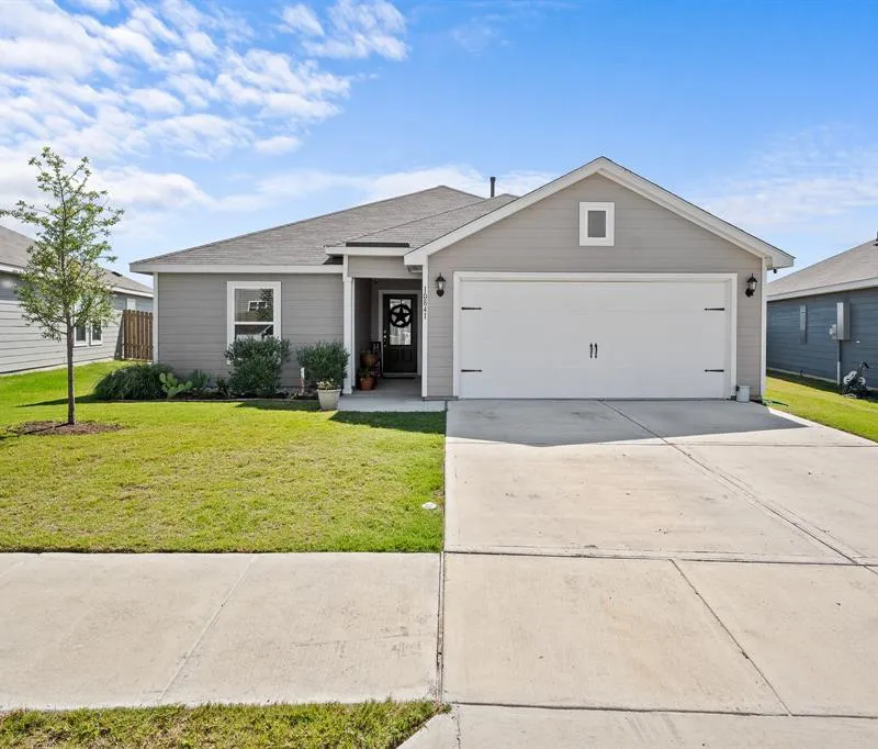 10841 Copper Hills Lane, Fort Worth TX 76108