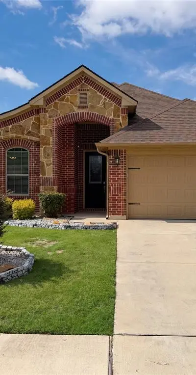 709 Ravenwood Drive, Saginaw TX 76179
