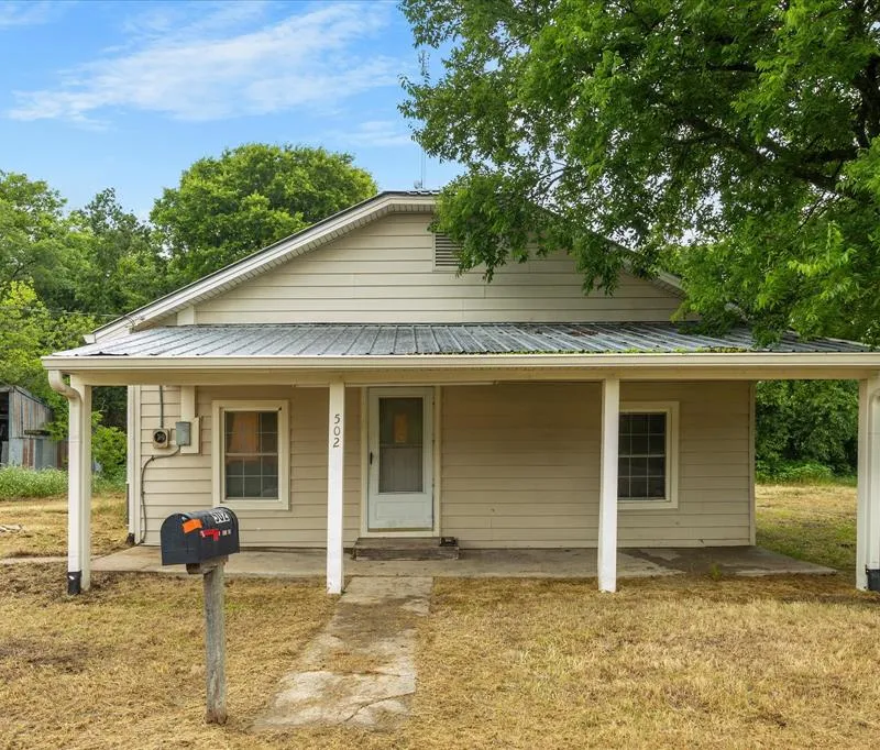 502 S Elm Street, Celeste TX 75423
