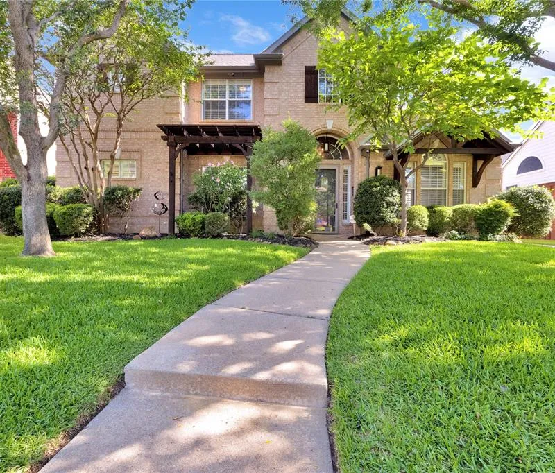 2511 Sir Tristram Lane, Lewisville TX 75056