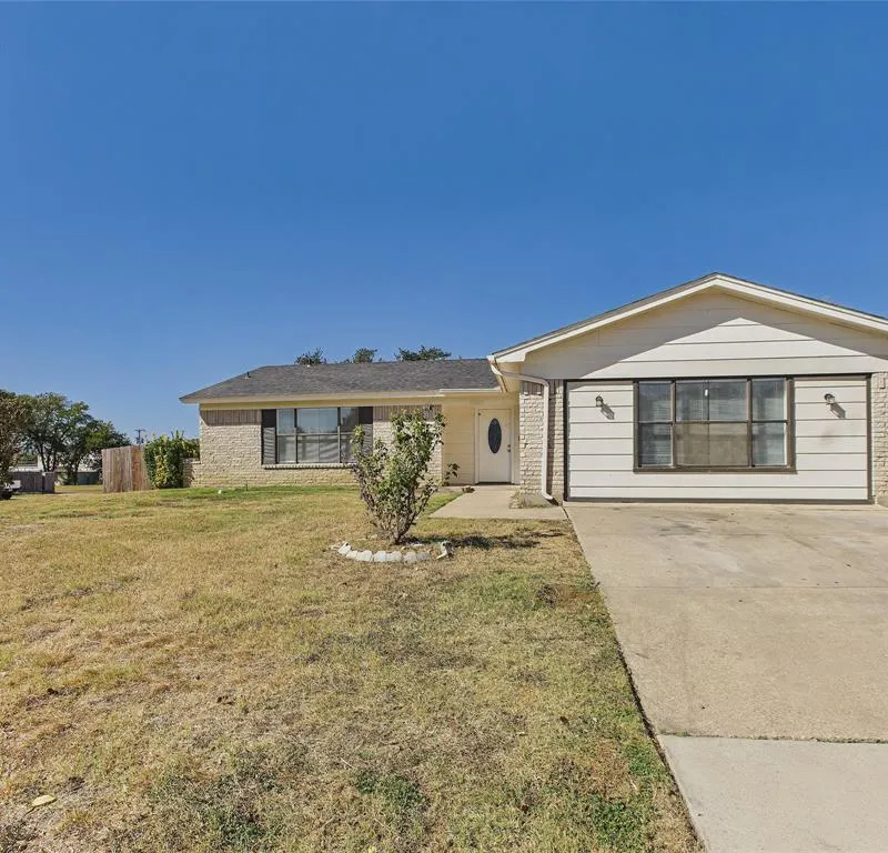 5401 Denise Drive, Haltom City TX 76148