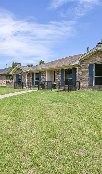 1913 Middle Glen Drive, Carrollton TX 75007 - Photo 2