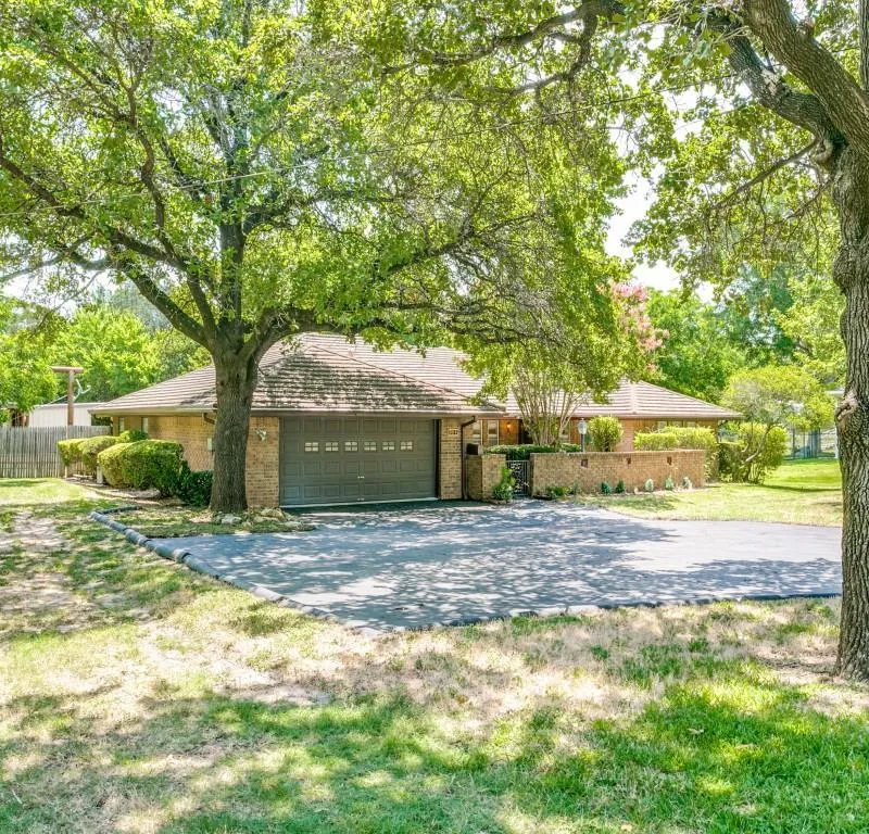 1132 N Irving Heights Drive, Irving TX 75061