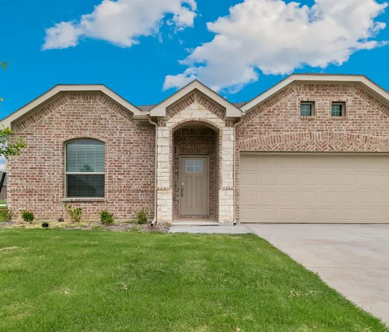 952 Dustwood Drive, Fort Worth TX 76052