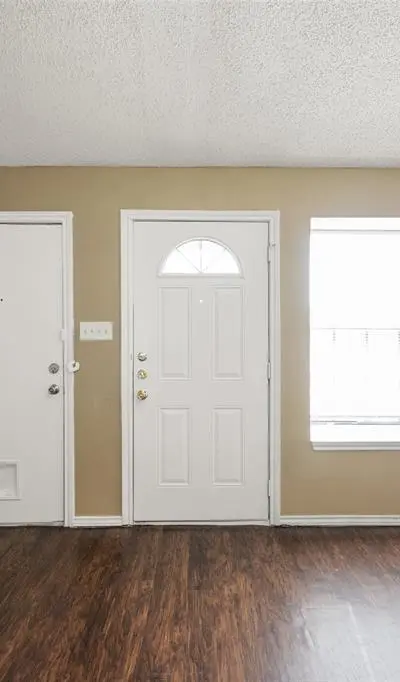 4756 Hollow Tree Drive, Arlington TX 76018 - Photo 4