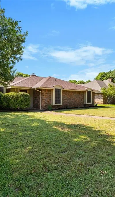 1906 Hillcroft Drive, Duncanville TX 75137 - Photo 2