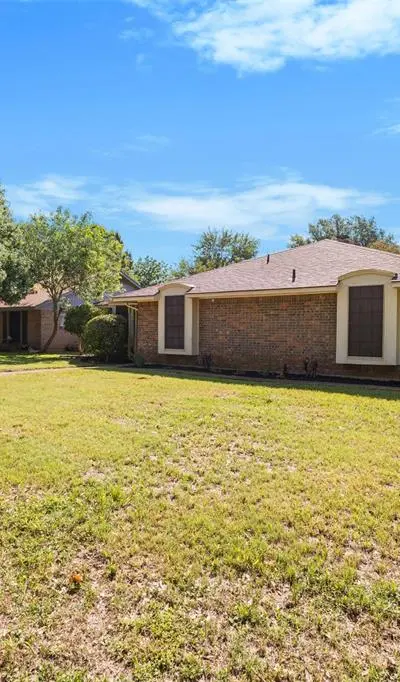 1906 Hillcroft Drive, Duncanville TX 75137 - Photo 3