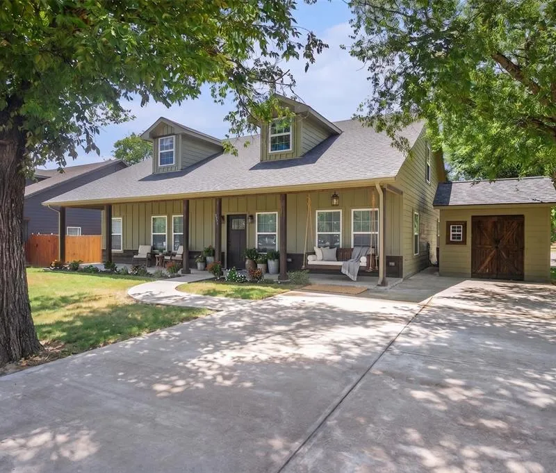 290 E Aurora Street, Rhome TX 76078