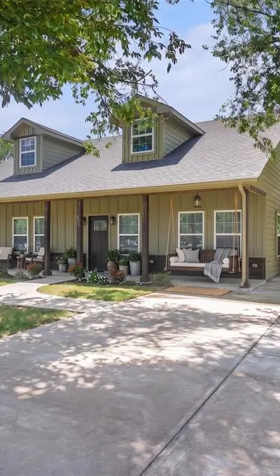 290 E Aurora Street, Rhome TX 76078
