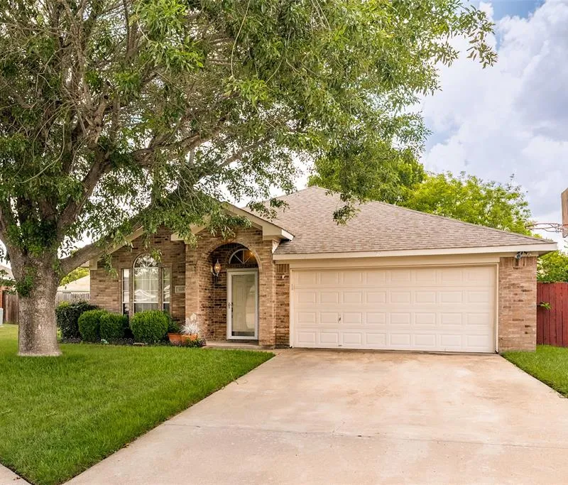 1005 Darren Drive, Burleson TX 76028