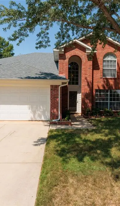 747 Cedar Leaf Circle, Lake Dallas TX 75065