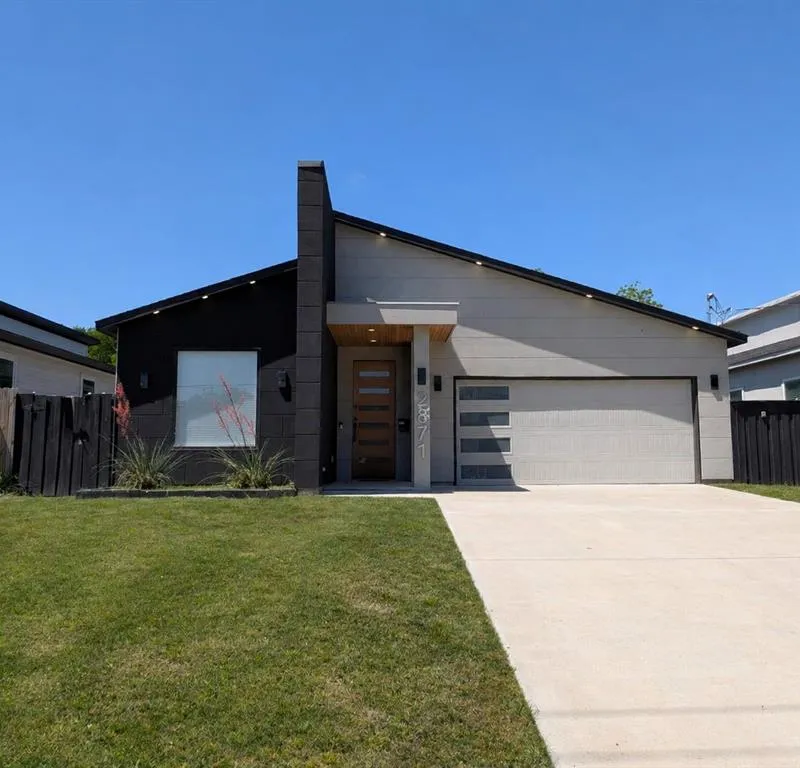 2871 E Overton Road, Dallas TX 75216