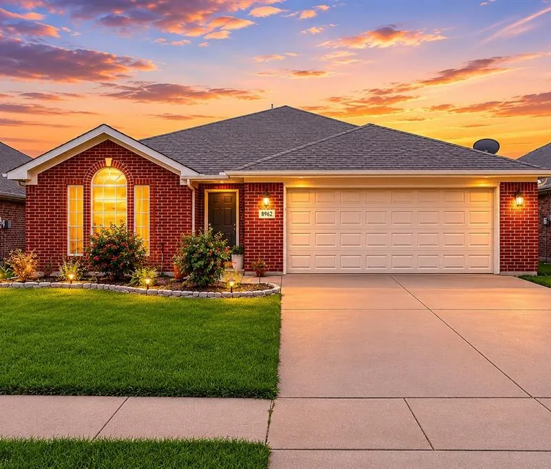 8962 Winding River Drive, Fort Worth TX 76118